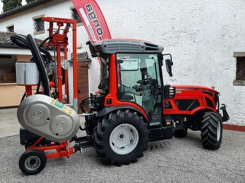 Olmi Laubbläser 470R — Weinbau